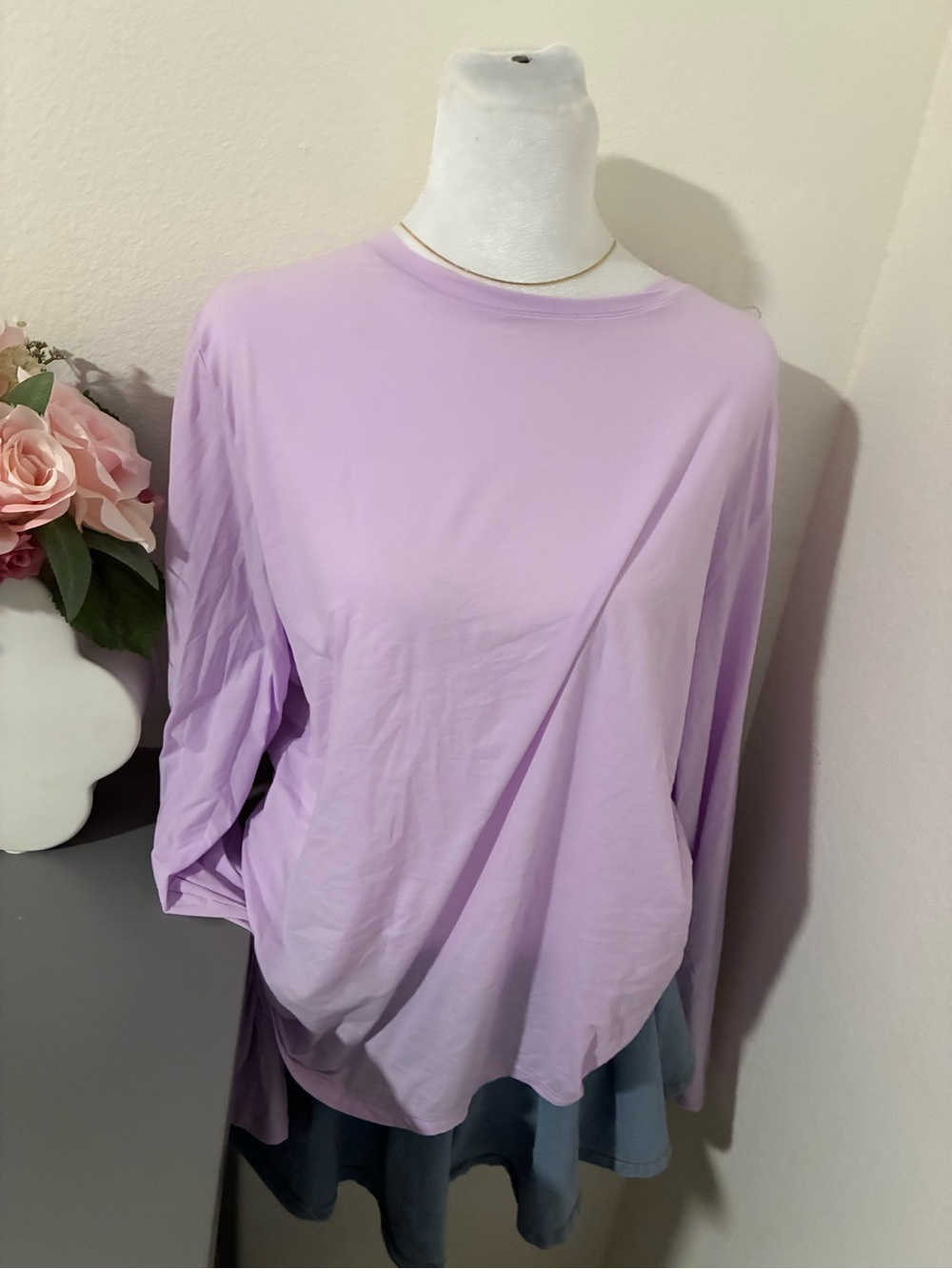 SKIMS fits everybody long sleeve t 
Pretty lilac color 💘